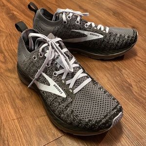 Brand new, Brooks running women Levitate
